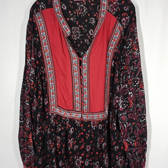 Woman within boho top - Picture 1 of 2